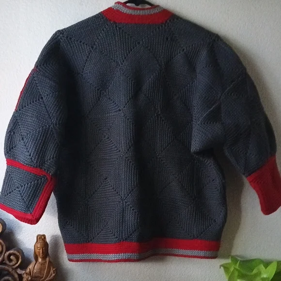 Woman's Vintage Sweater - Picture 4 of 7
